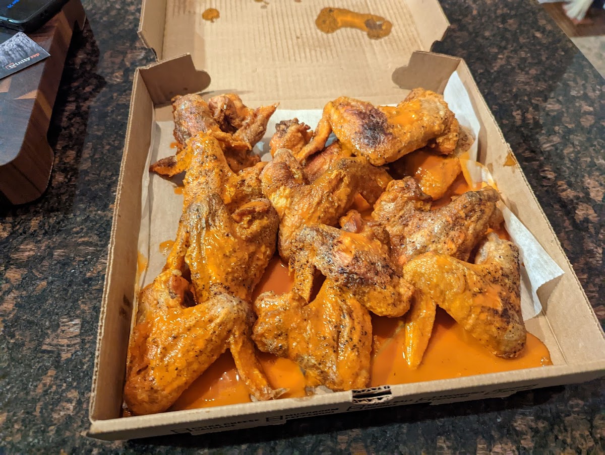 Hill's Tavern And Grill